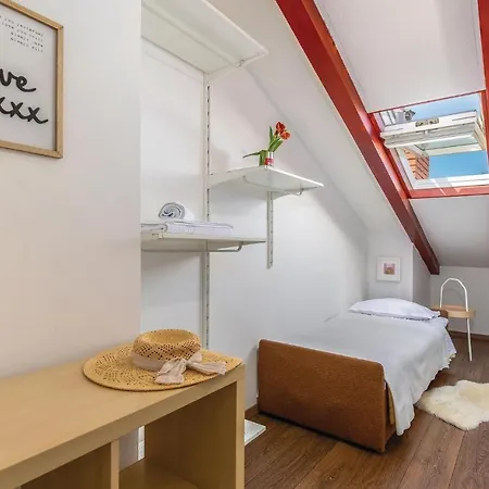 Awesome In With 2 Bedrooms And Wifi Selce