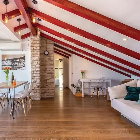 Awesome In With 2 Bedrooms And Wifi Apartment Selce
