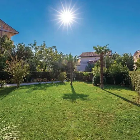 Awesome In With 2 Bedrooms And Wifi Apartment *